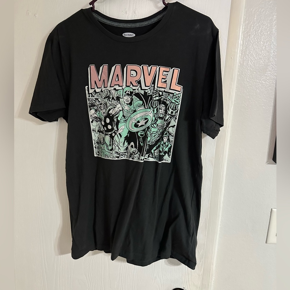 Old navy mens medium marvel T-shirt. Lightly worn.